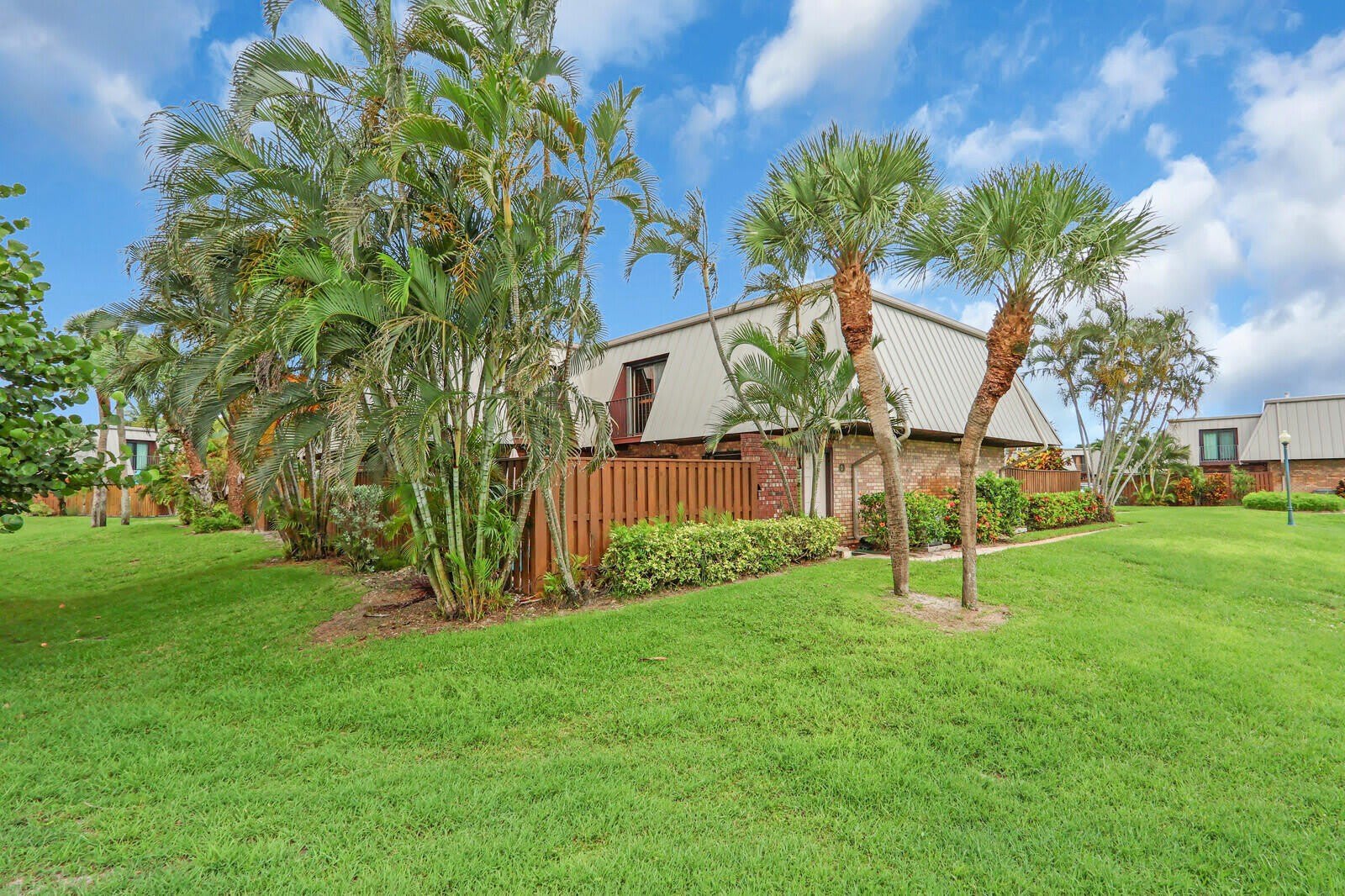 1420 Ocean Way – photo 1