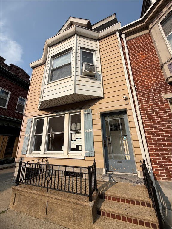 223 N 10th Street – photo 1 of 13