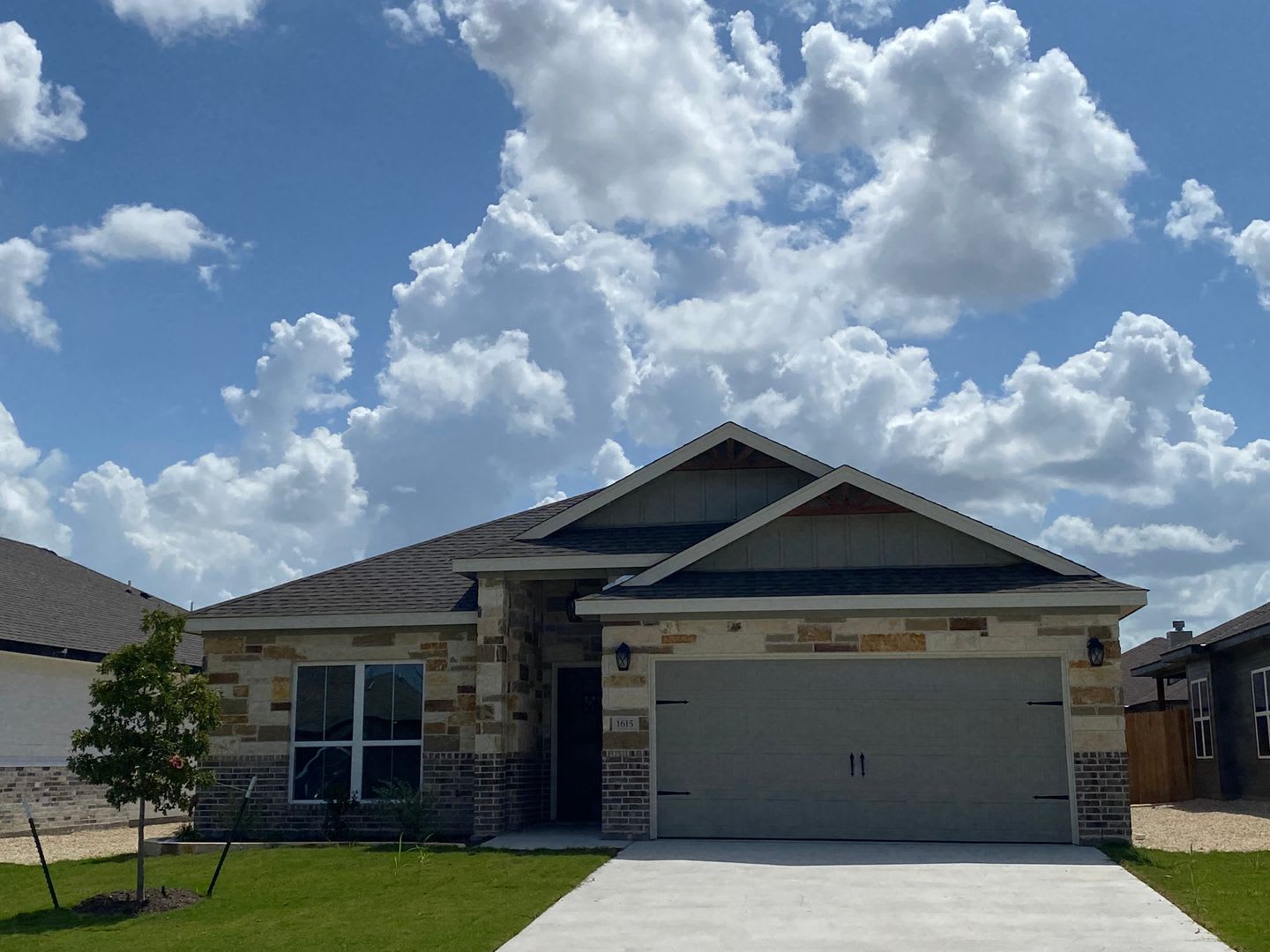 4 BEDROOM, 3 BATH – photo 1