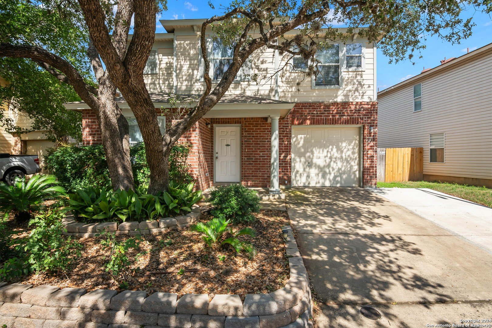 339 Mahogany Chest – photo 1