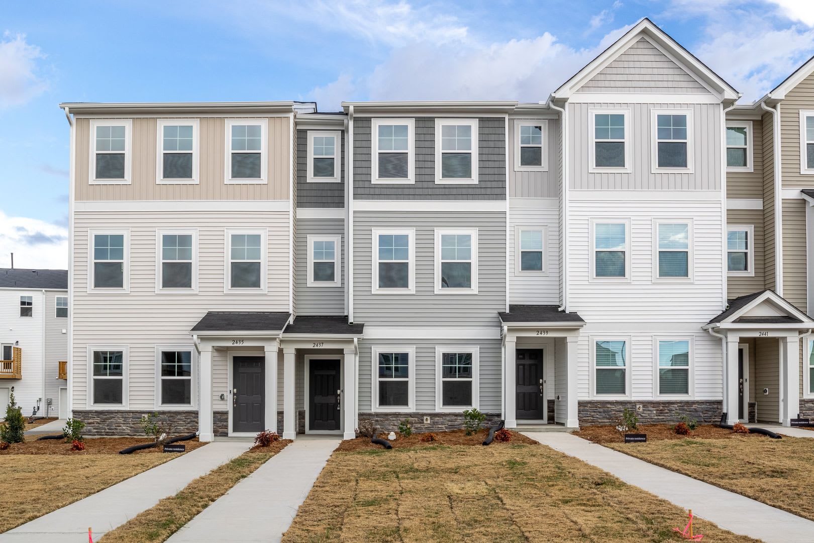 Stunning 3/3.5 Townhome in SE Raleigh – photo 1