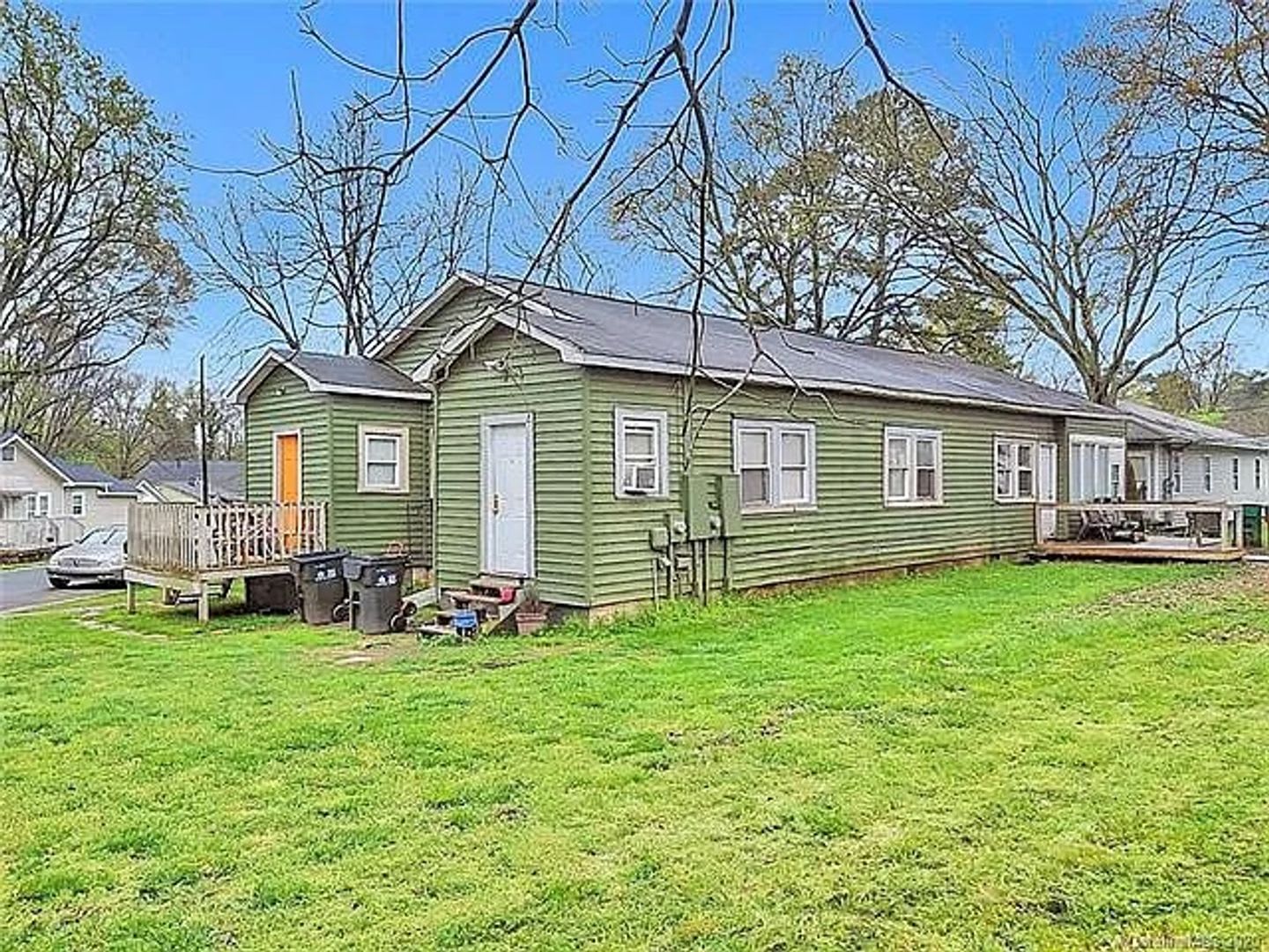Room in 3 Bedroom Home at Centre St – photo 1
