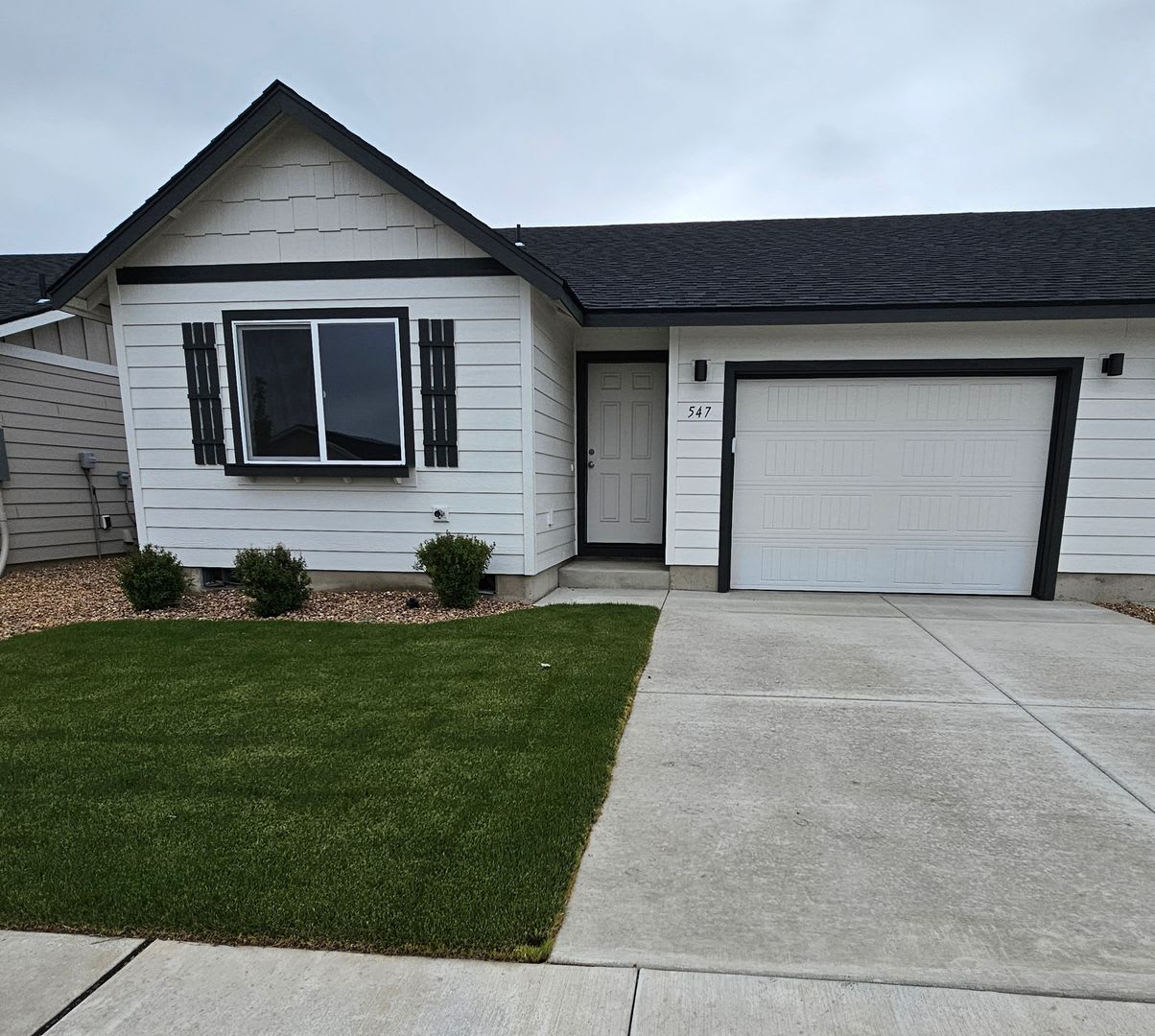 *********New lower monthly rent $1950******** *First full month FREE- with 12 month lease* OAC – photo 1 of 8
