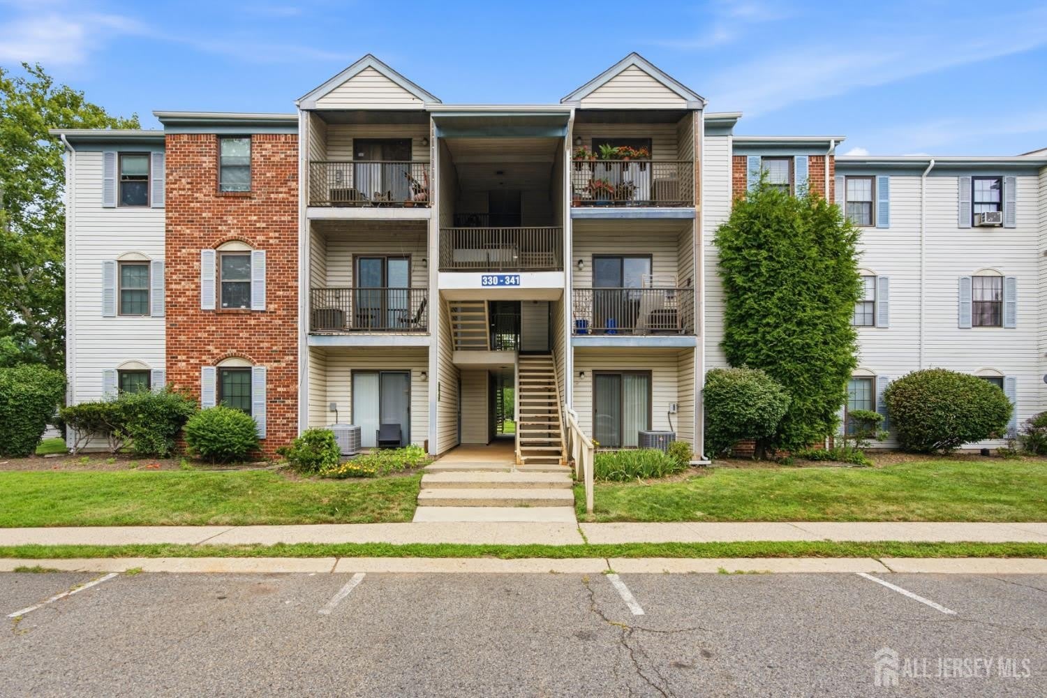 334 Lancaster Court – photo 1 of 25