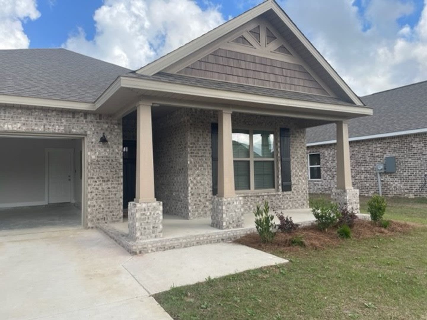 4 Bedroom 2 Bathroom Minutes From Local Beach – photo 1 of 162
