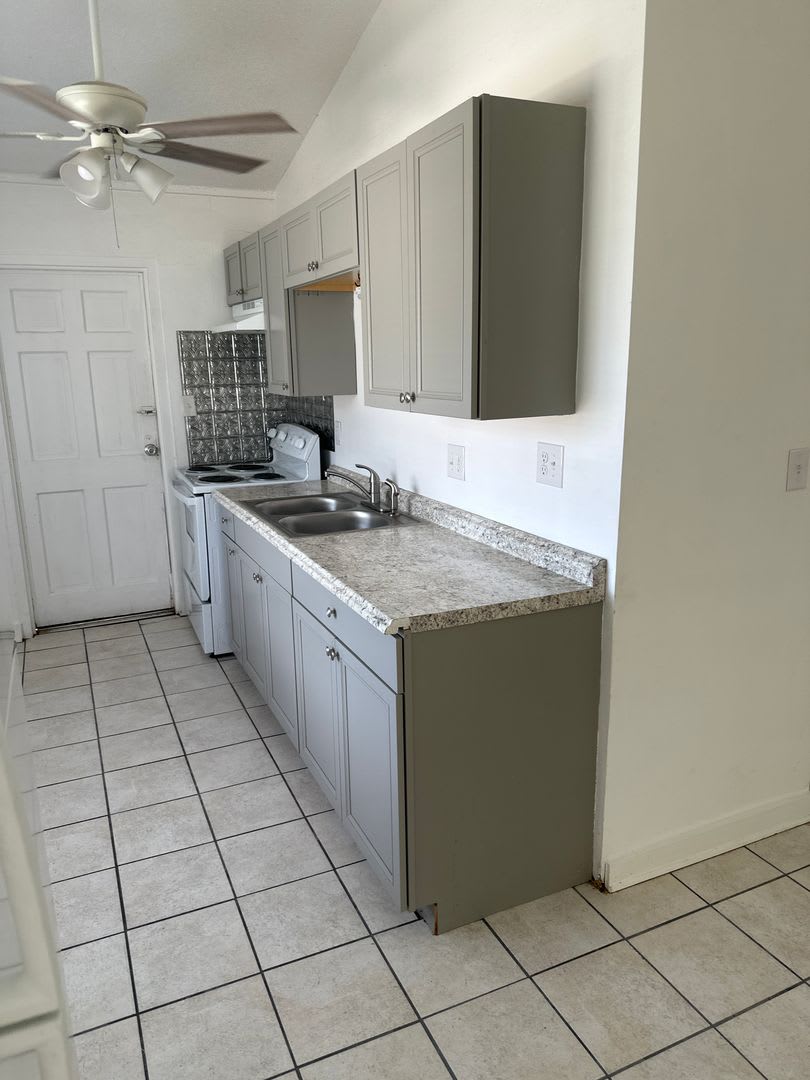 Colony House – photo 1