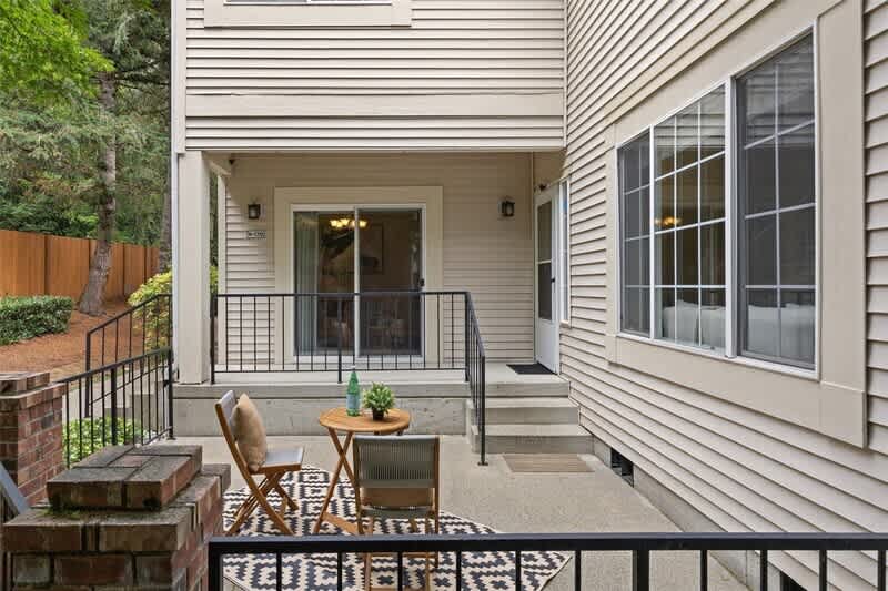 10909 Avondale Rd NE – photo 1