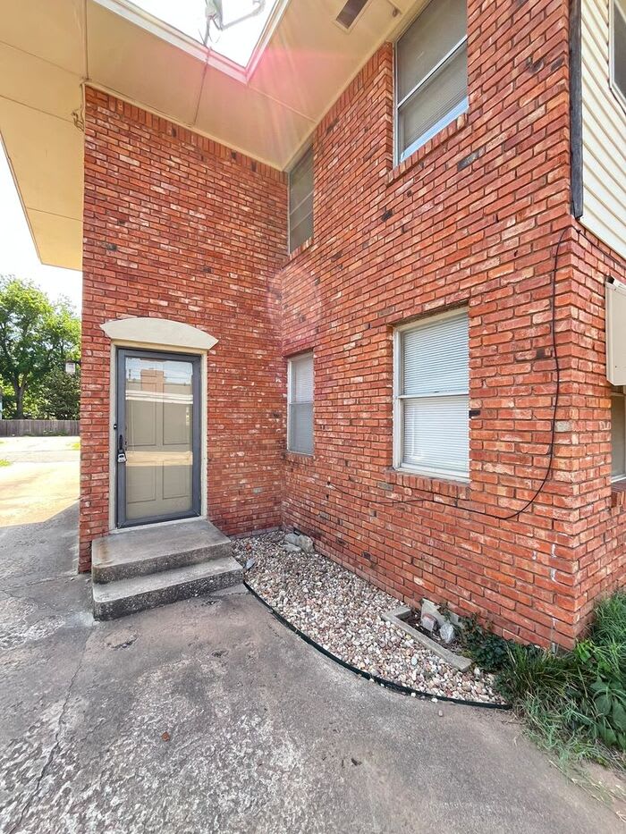 3617 1/2 North Drexel Boulevard – photo 1