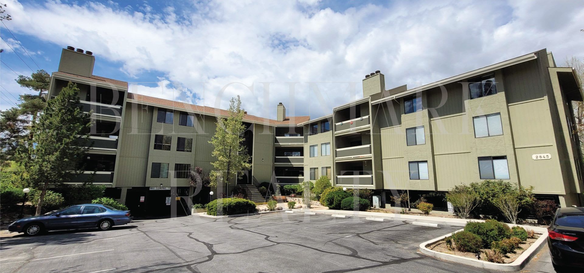Beautifully remodeled huge 2 bedroom 2 bath with large balcony on the river! – photo 1