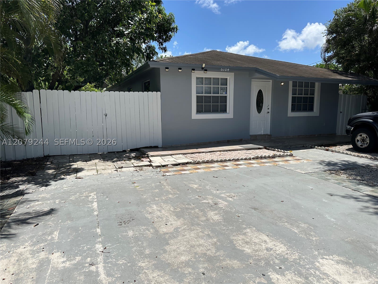 6104 Pierce St – photo 1
