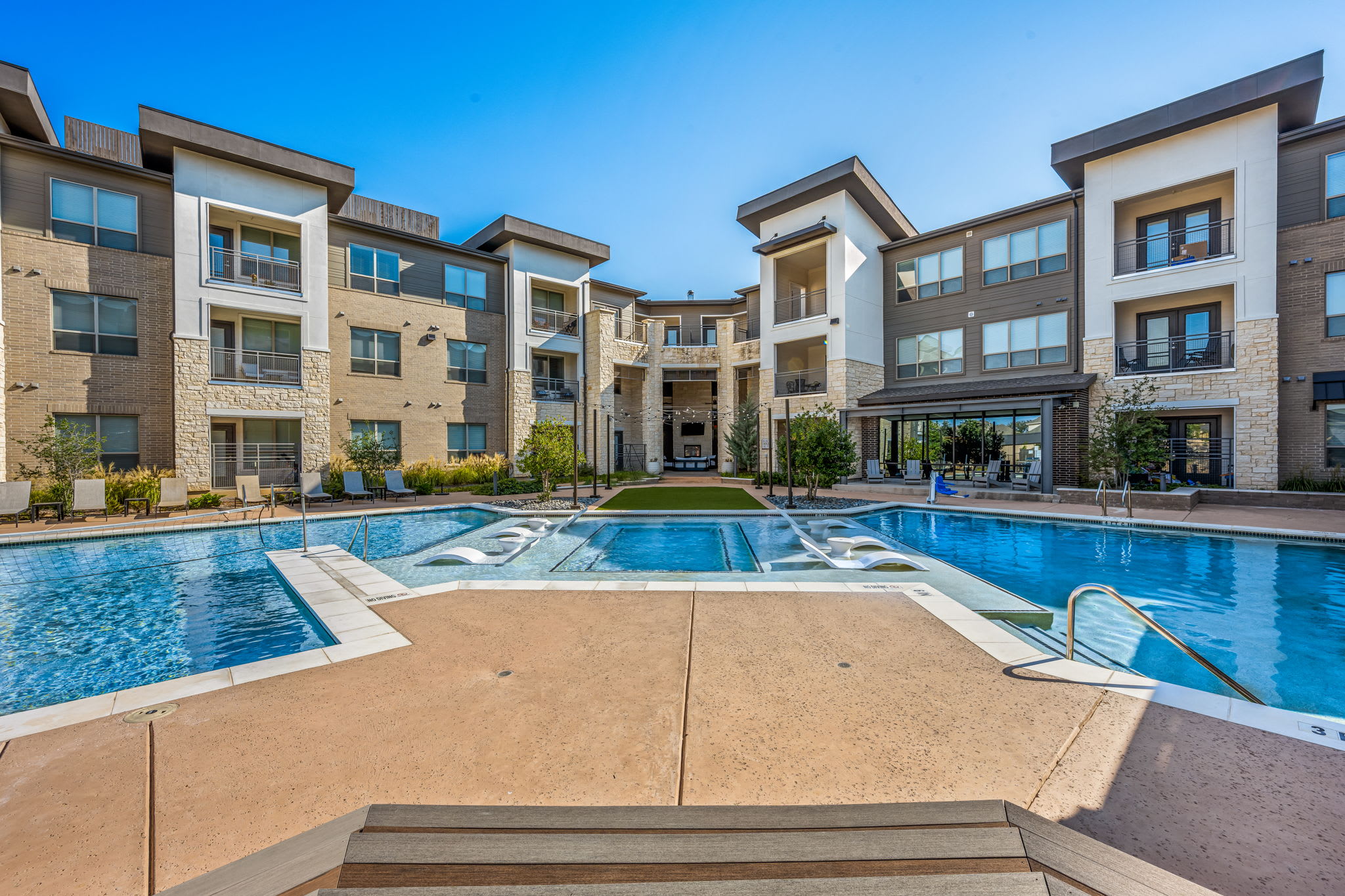 Hunters Creek Apartments – photo 1
