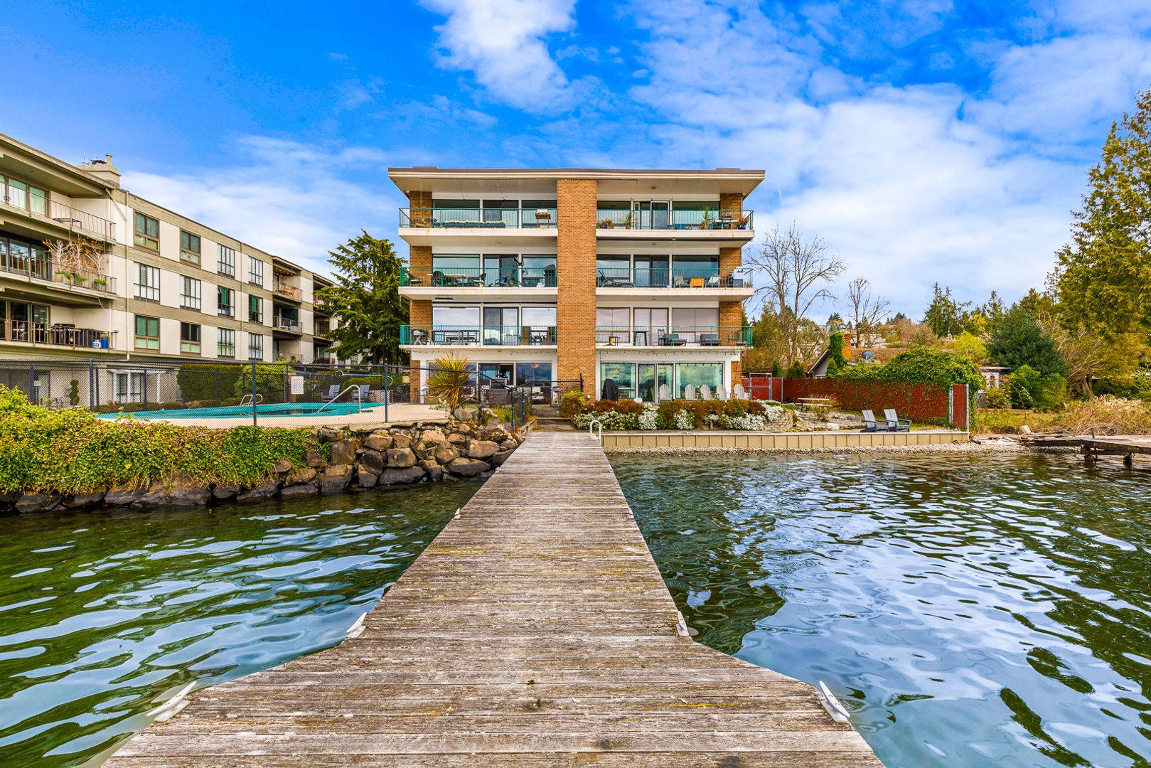 Waterfront Serenity 1 Bedroom 1 Bathroom Luxury Living With Dock Access – photo 1