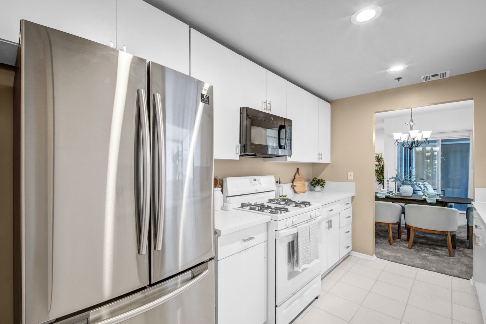 Prime Westwood Location! – photo 1