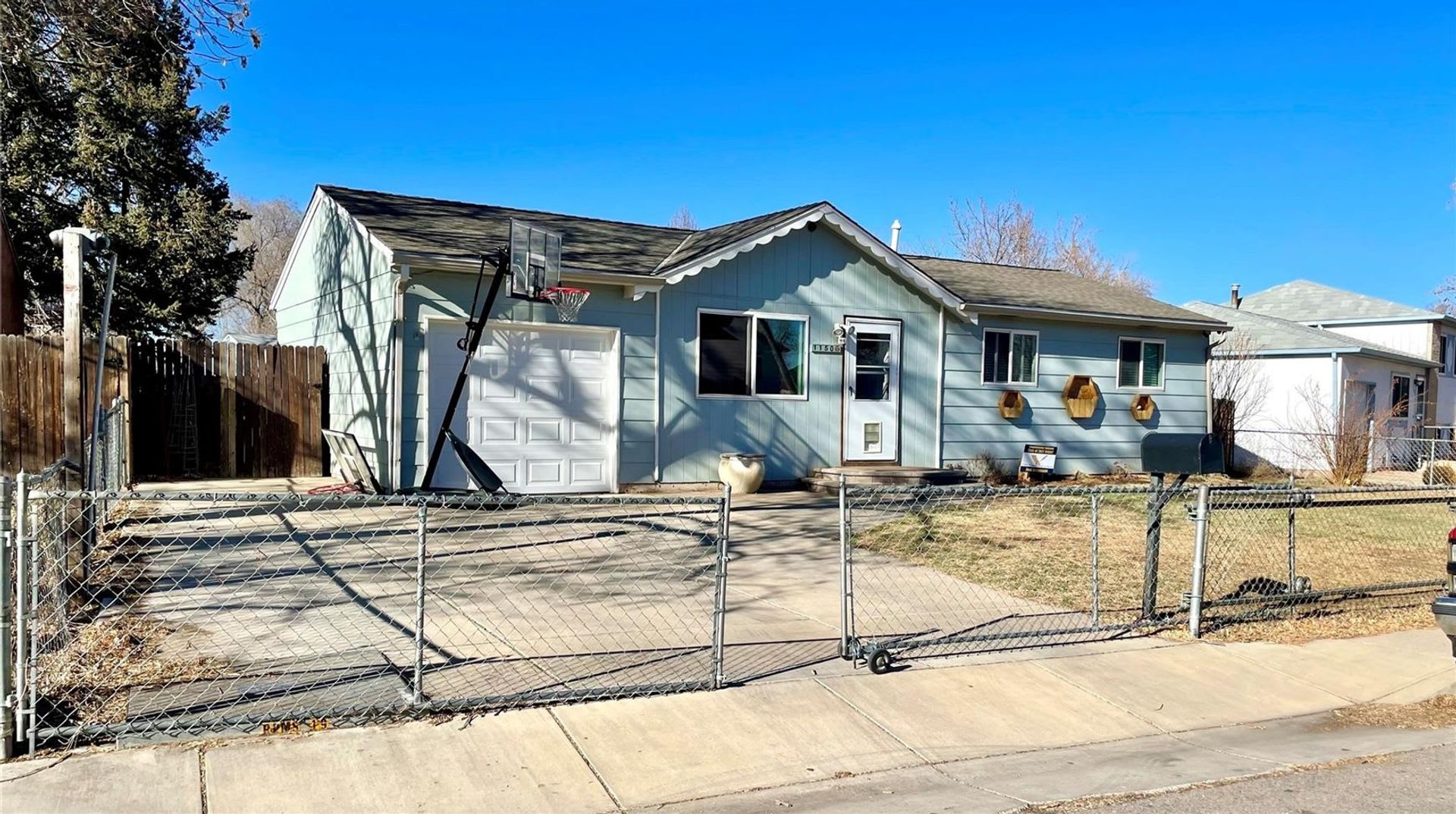 Charming, Updated Ranch Home in Established Neighborhood!! – photo 1