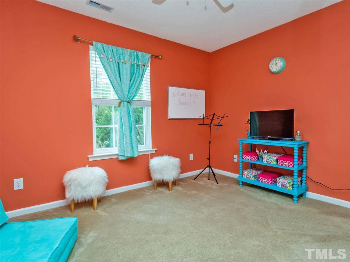Room in 3 Bedroom Home at Spindlewood Ct – photo 1