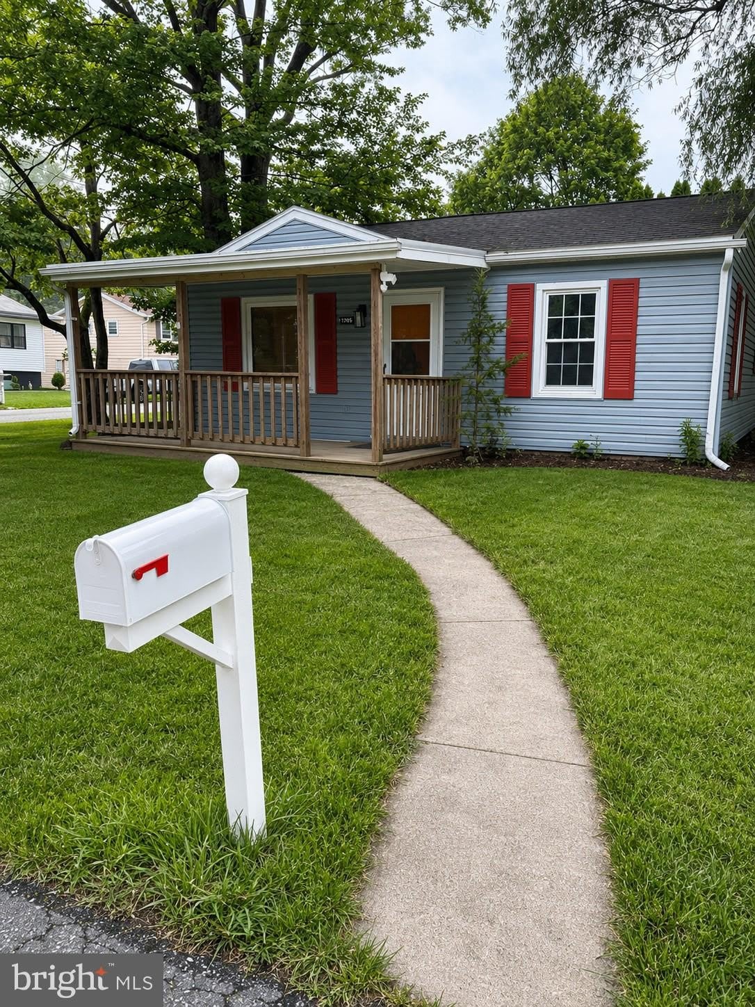1705 ILLINGSWORTH Street – photo 1 of 13