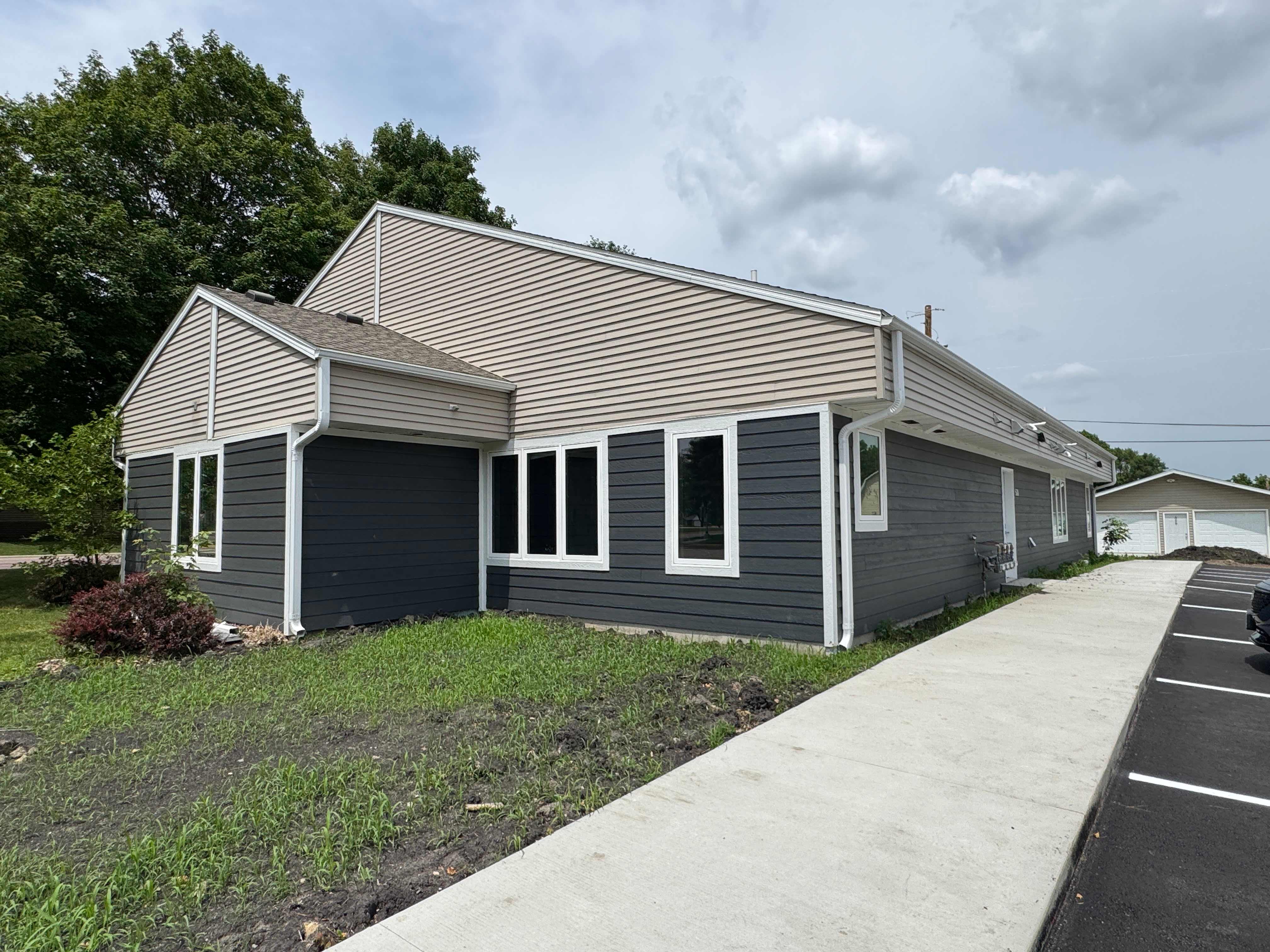 520 6th St – photo 1 of 8