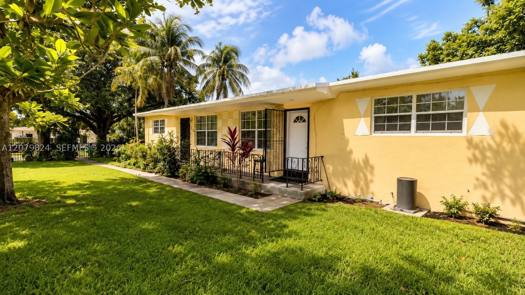 1421 NE 148th St – photo 1