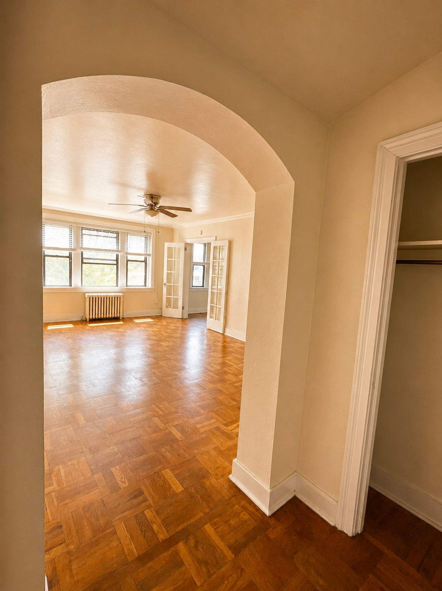 Phillips Avenue Apartments – photo 1