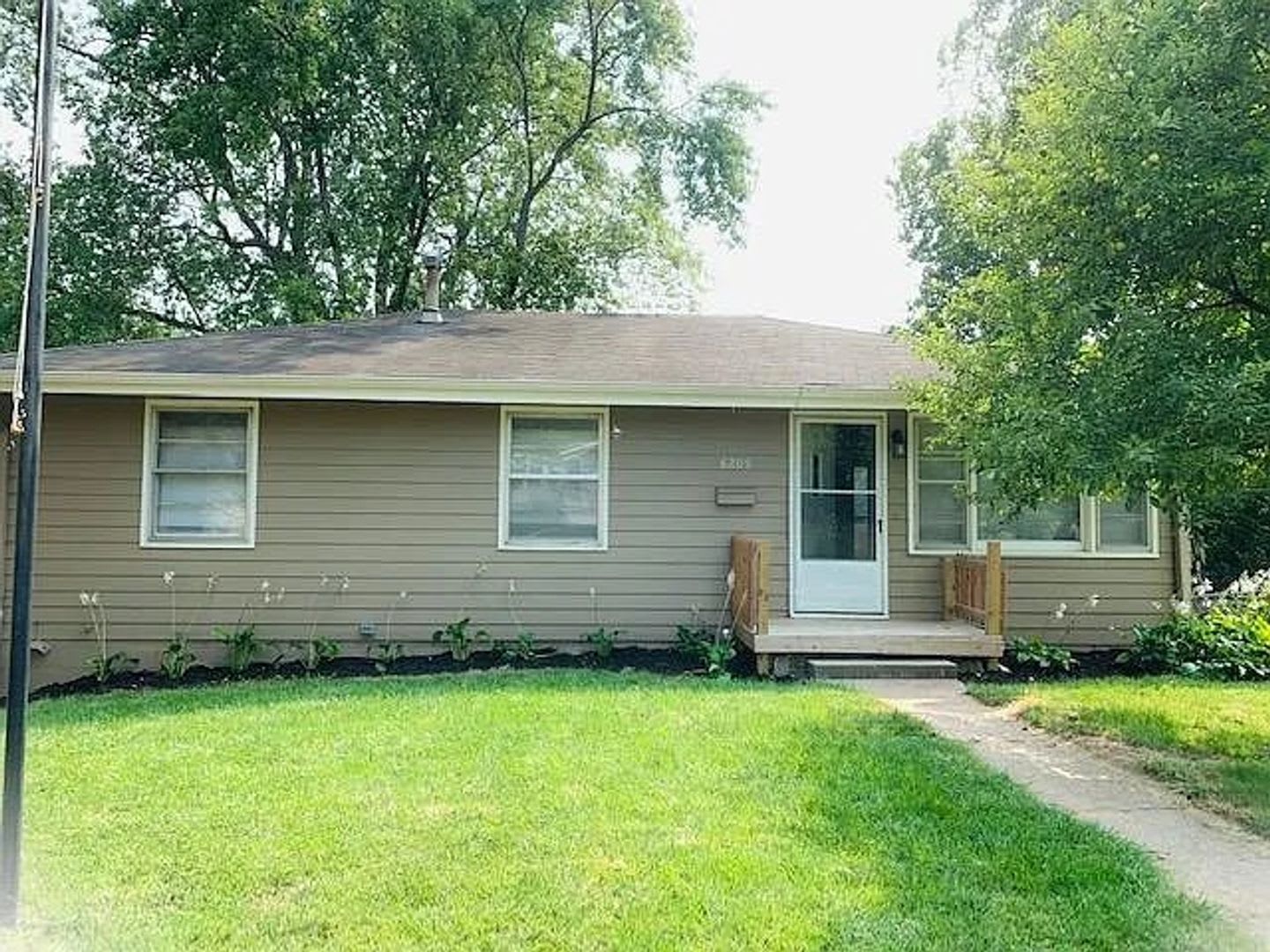 6205 Ogden St – 3 Bed/2 Bath in Park Lane – photo 1