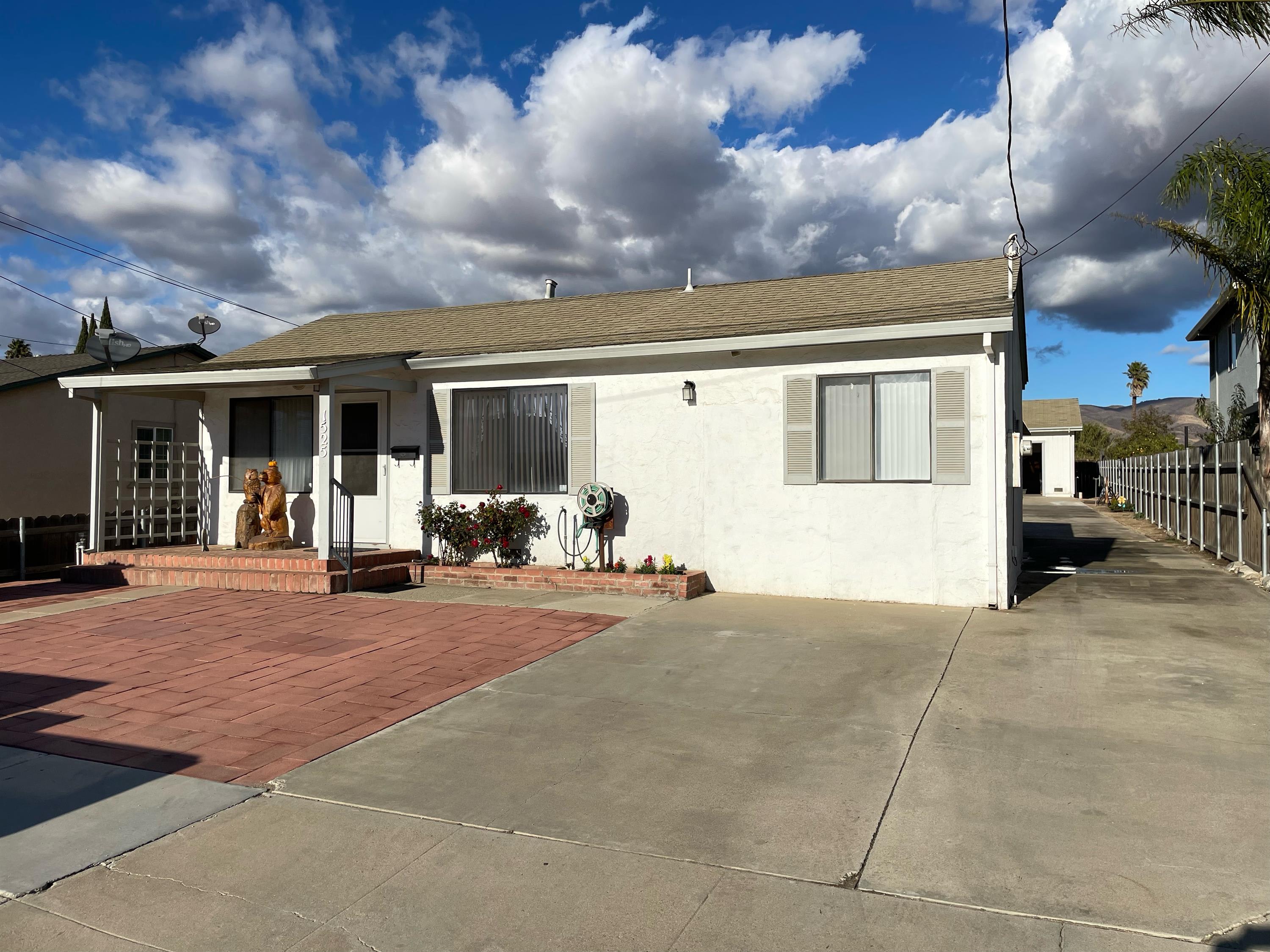 1525 Vosti Avenue – photo 1 of 6