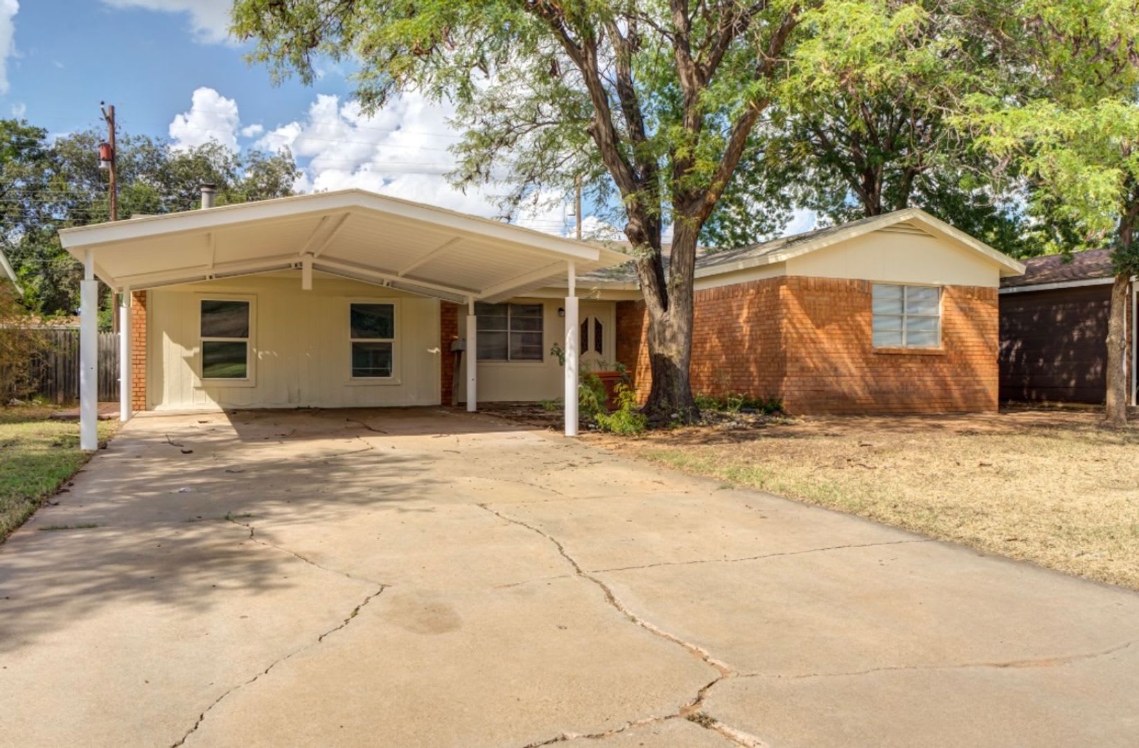 Newly remodeled 3 bad 2 bath near South Loop 289 now available – photo 1