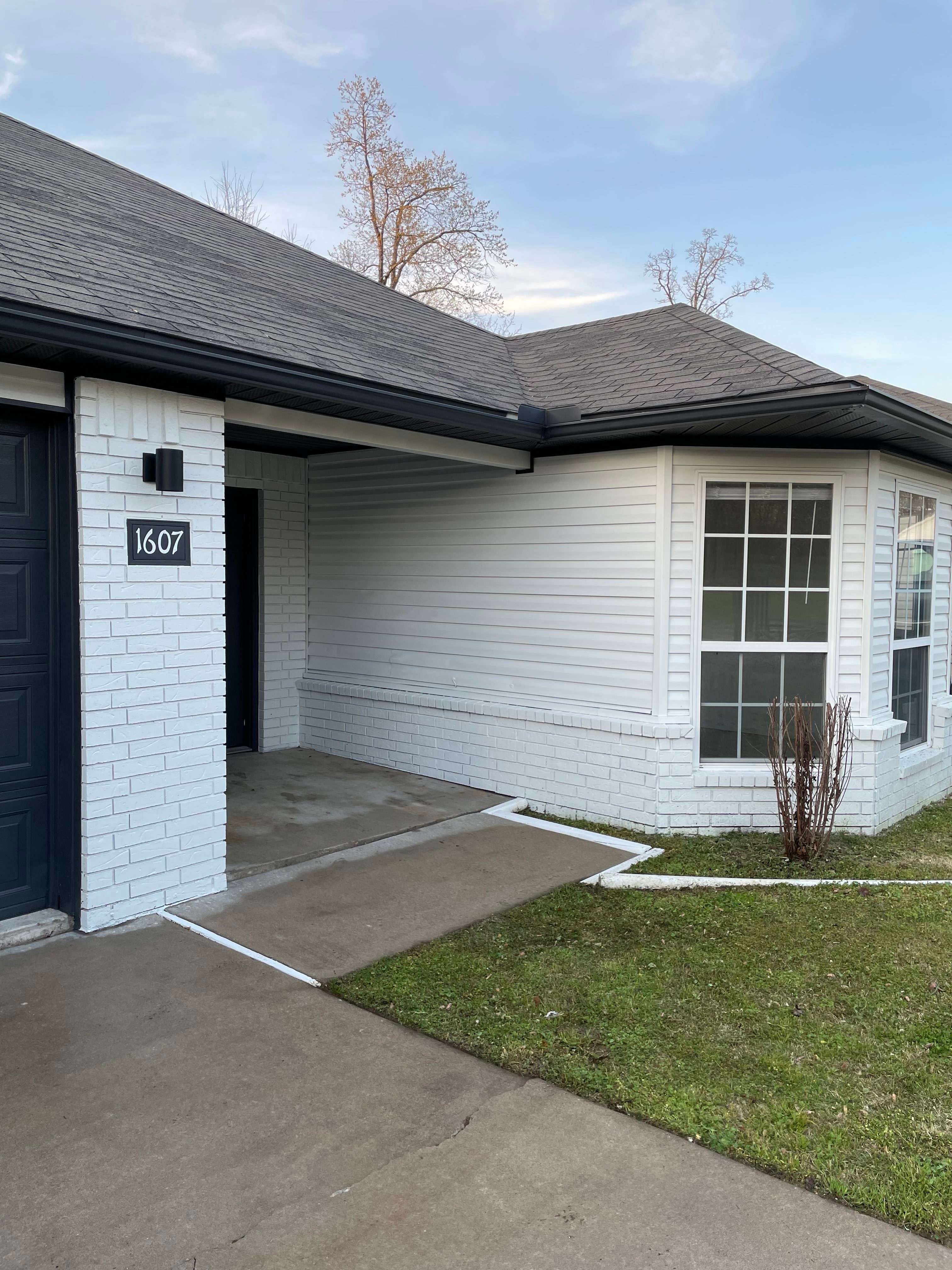 1607 Cresent St – photo 1