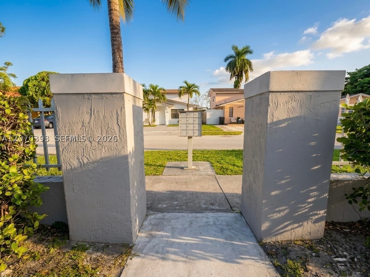 1270 W 42nd St – photo 1