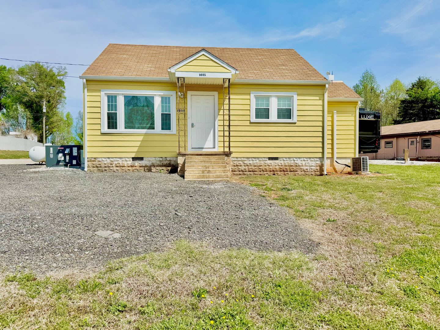 Fully Furnished and Utilities Included! – photo 1 of 8