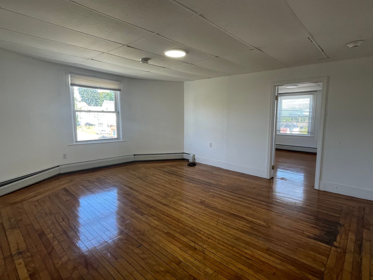 Two-bedroom 3rd floor updated apartment for rent -$1450 Pittsfield – photo 1 of 12