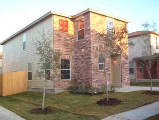 Large 3 Bedroom – photo 1