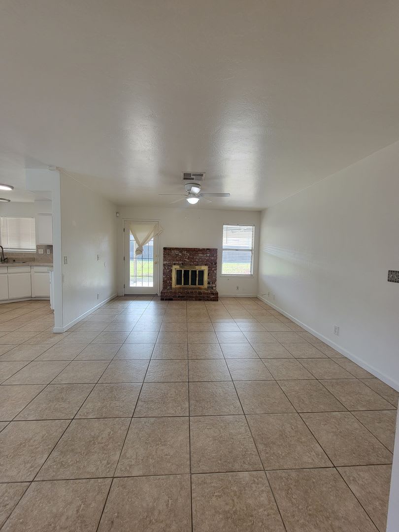 1749 E. Laurel Ave – photo 1