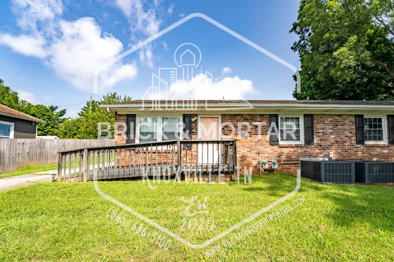 2407 Holbrook Drive – photo 1