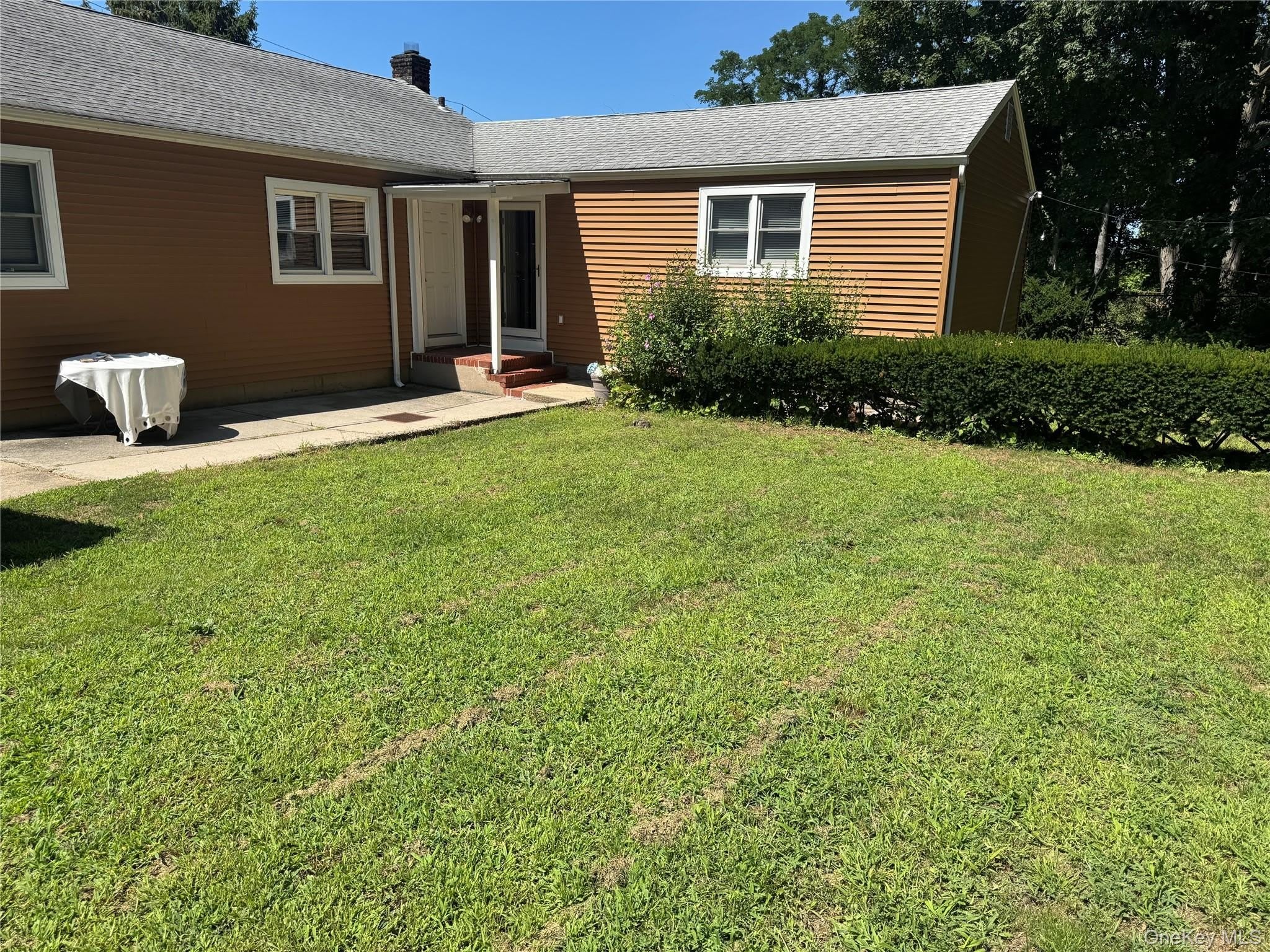 25 Robinson Avenue – photo 1 of 13