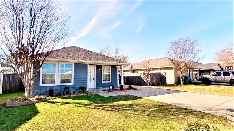 1614 S Montgomery St – photo 1 of 247