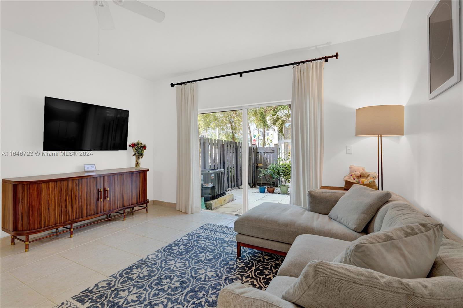 123 Southwest 17th Road – photo 1