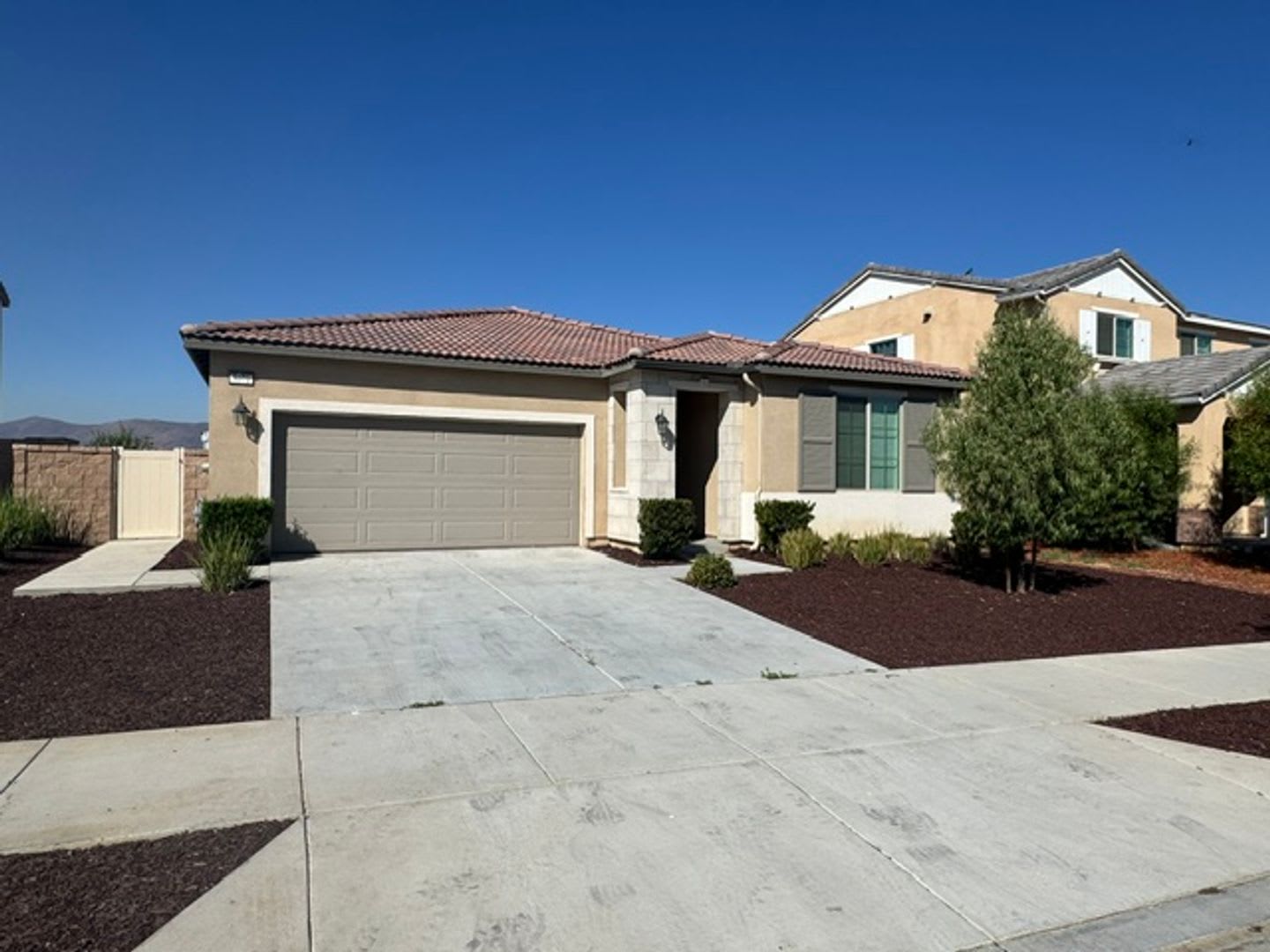 Welcome to this 3 bedroom home with solar panels – photo 1