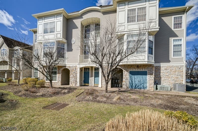 103 Crown Ct – photo 1 of 71