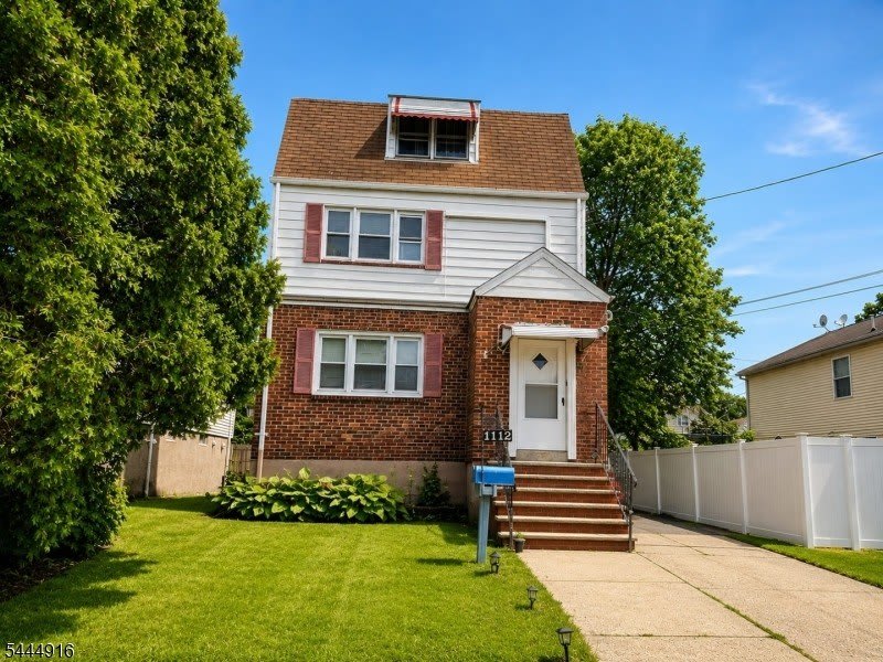 1112 Rivington St – photo 1 of 13