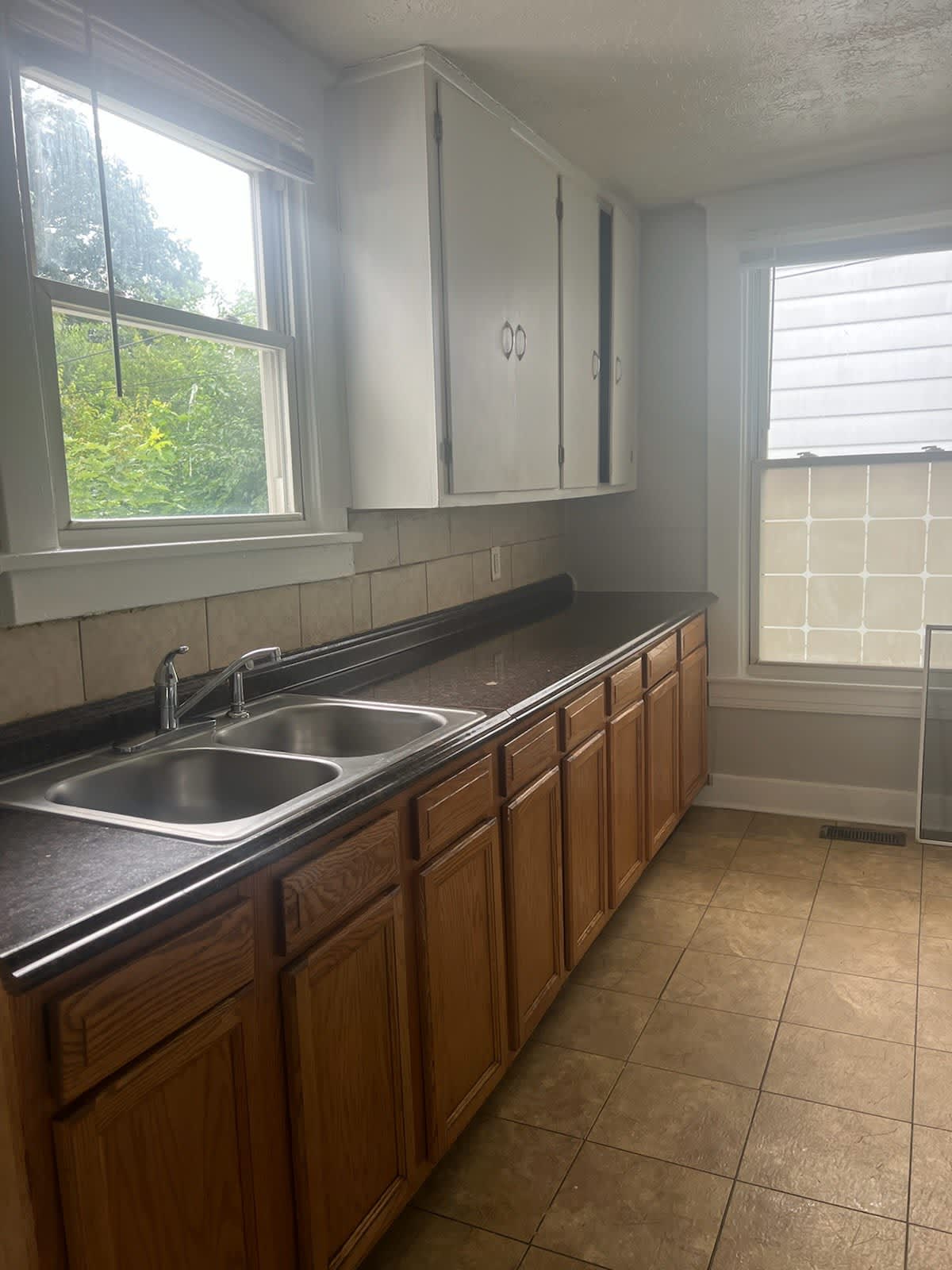 3717 Wheeler Avenue – photo 1 of 6