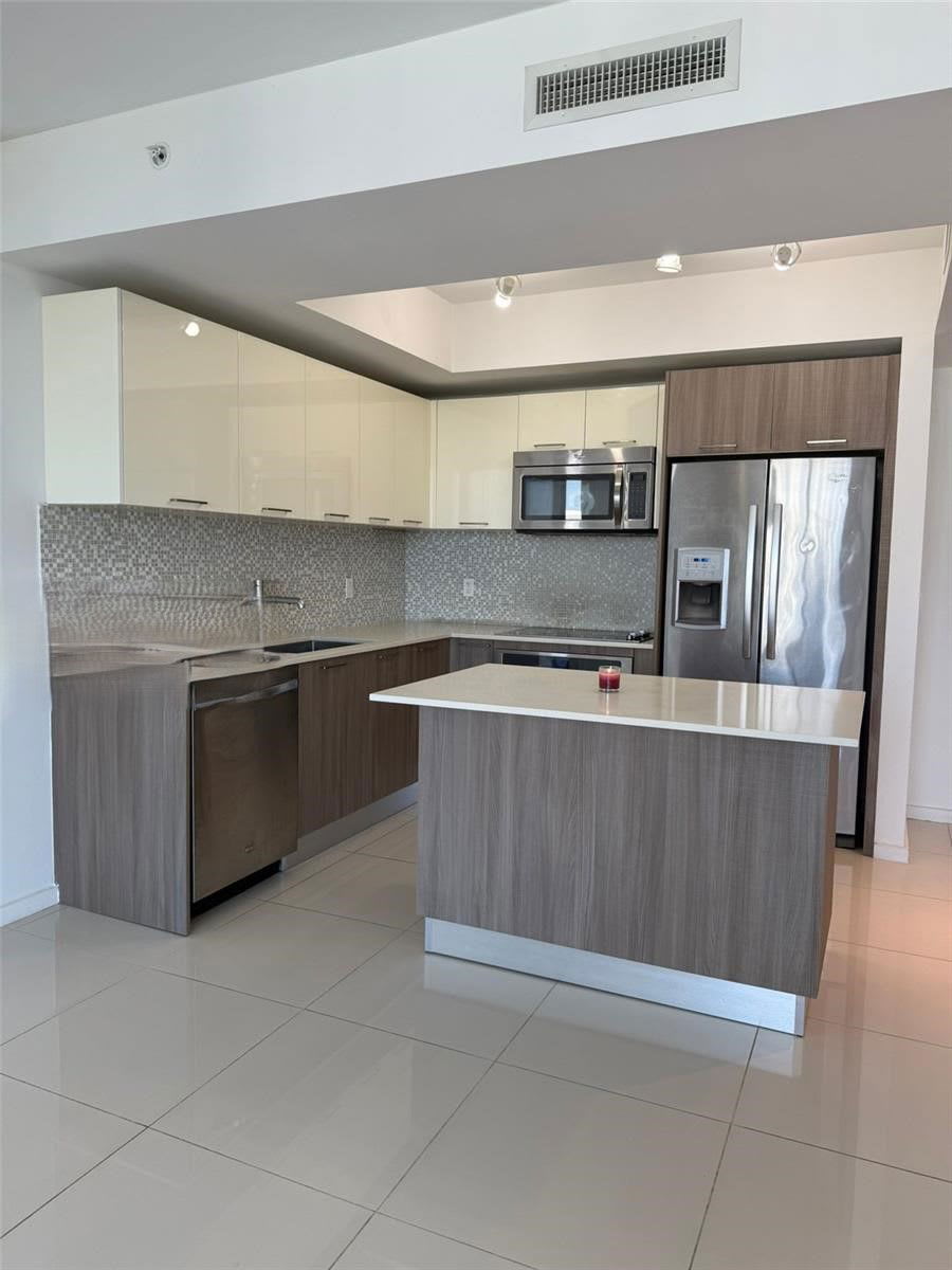 5252 Northwest 85th Avenue – photo 1