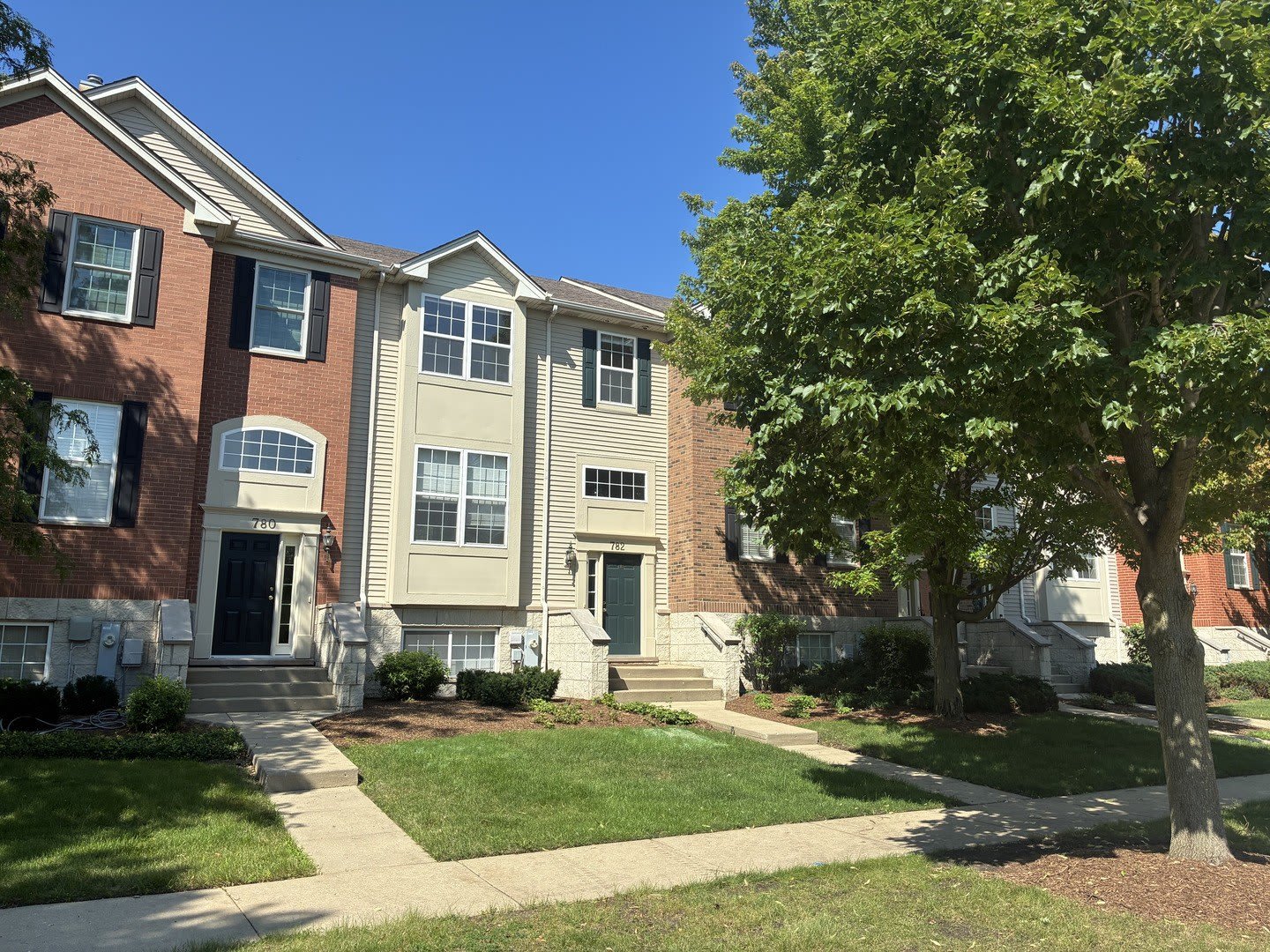 782 Thornbury Court – photo 1 of 60
