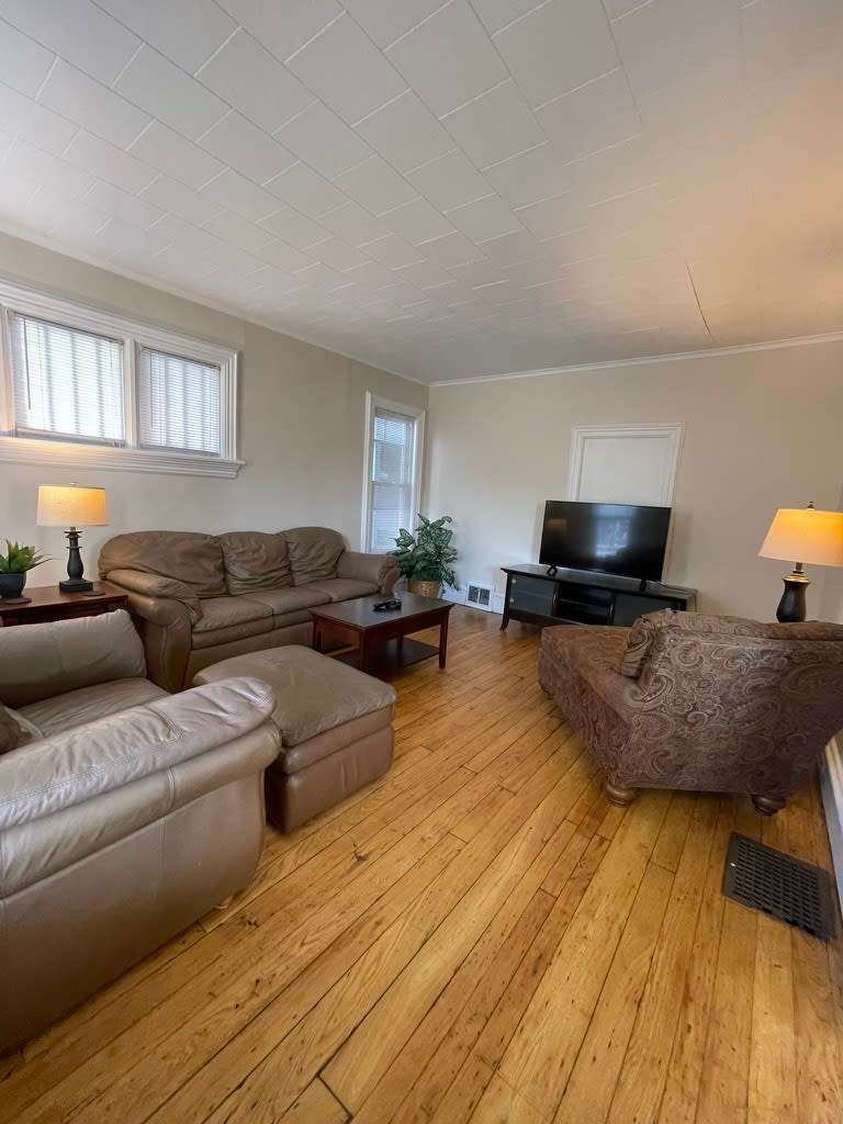 1148 Memorial Avenue – photo 1