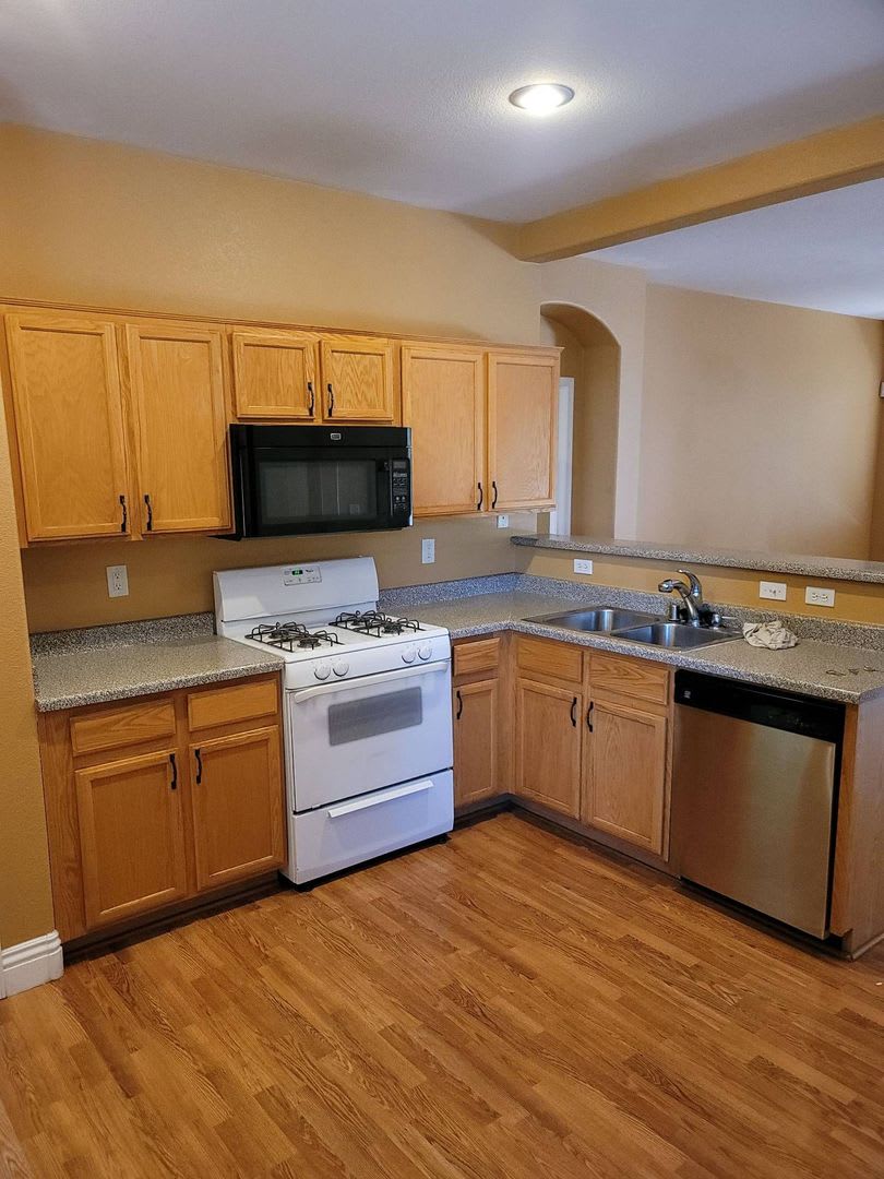 Amazing Home 3 Bedroom Available! – photo 1