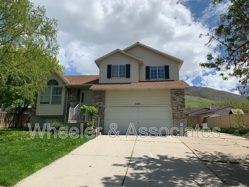 1315 Brooke Ln. – photo 1 of 38
