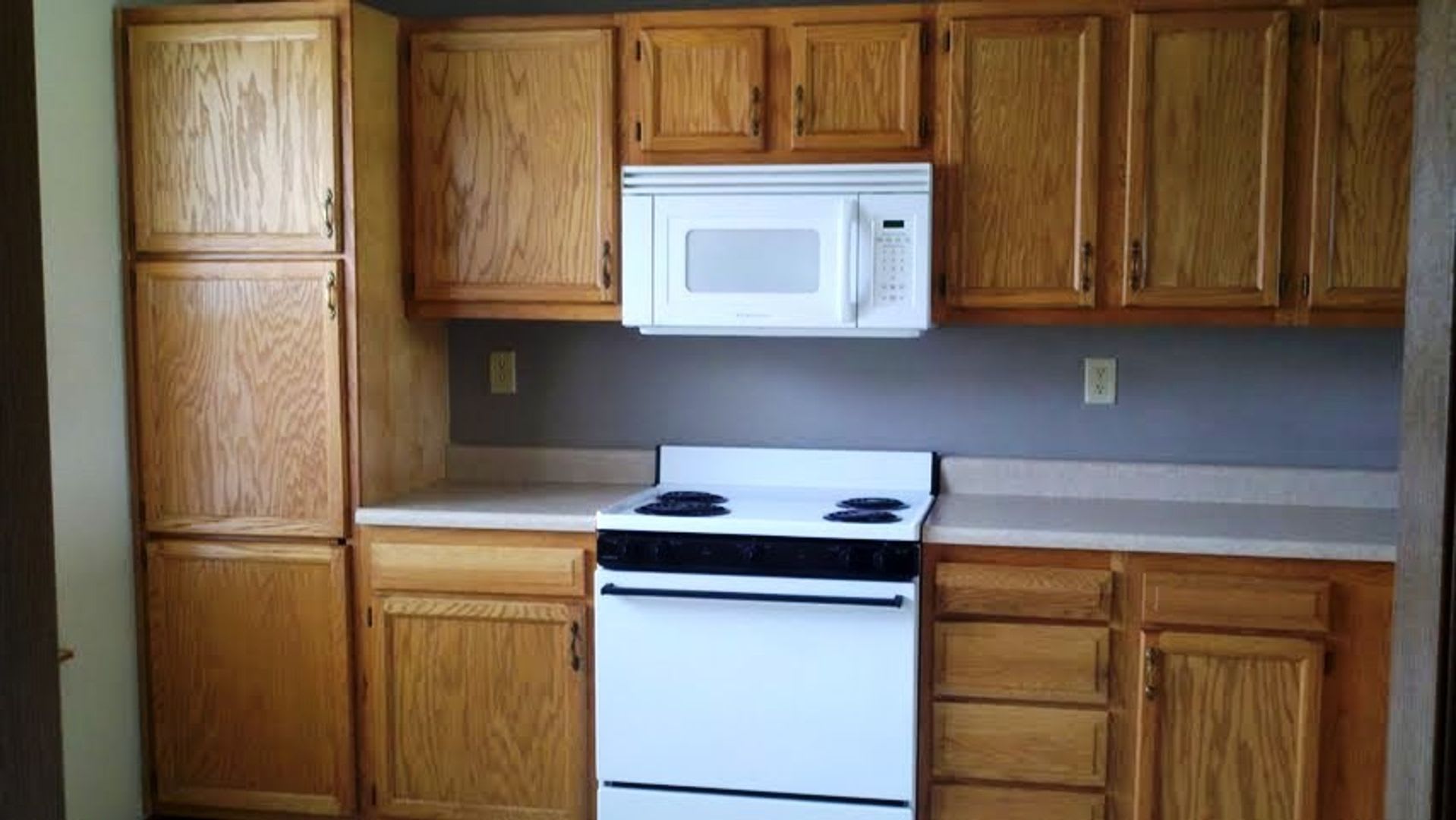 Spacious 3 Bedroom 2 Bathroom Duplex With 2 Car Garage – photo 1 of 123