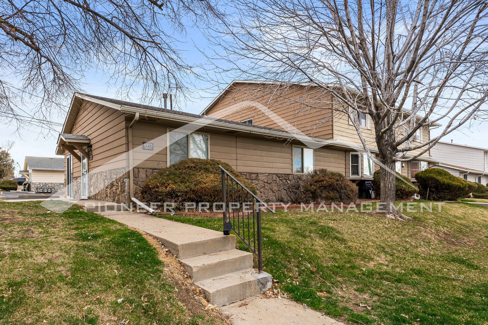 Beautiful Townhome with Detached Garage and Pool Access! – photo 1 of 19