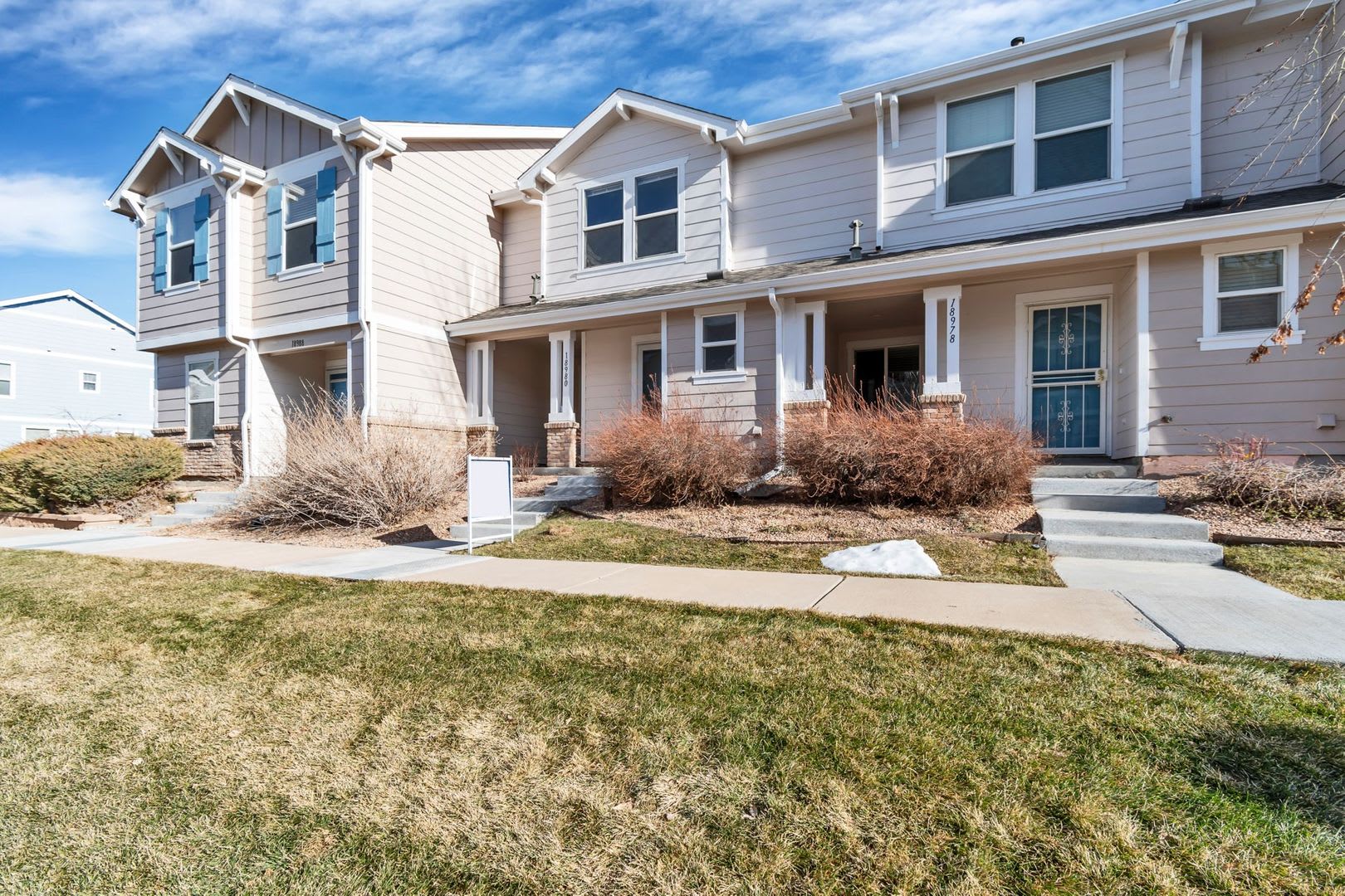 3Br Townhome Near Dia Light Rail New Carpet Garage Fenced Patio – photo 1