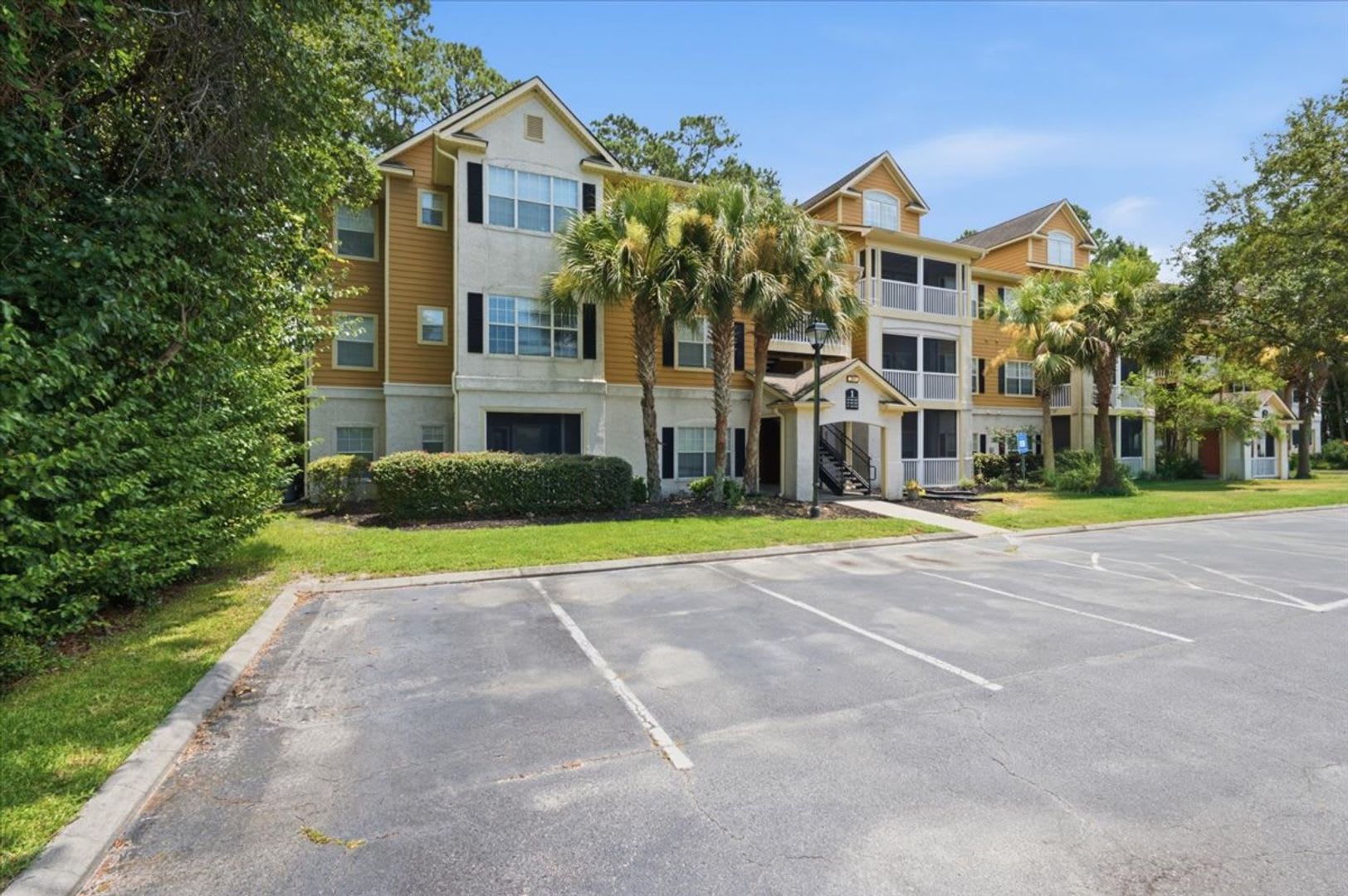 Island Living in a Gated Community – photo 1 of 48
