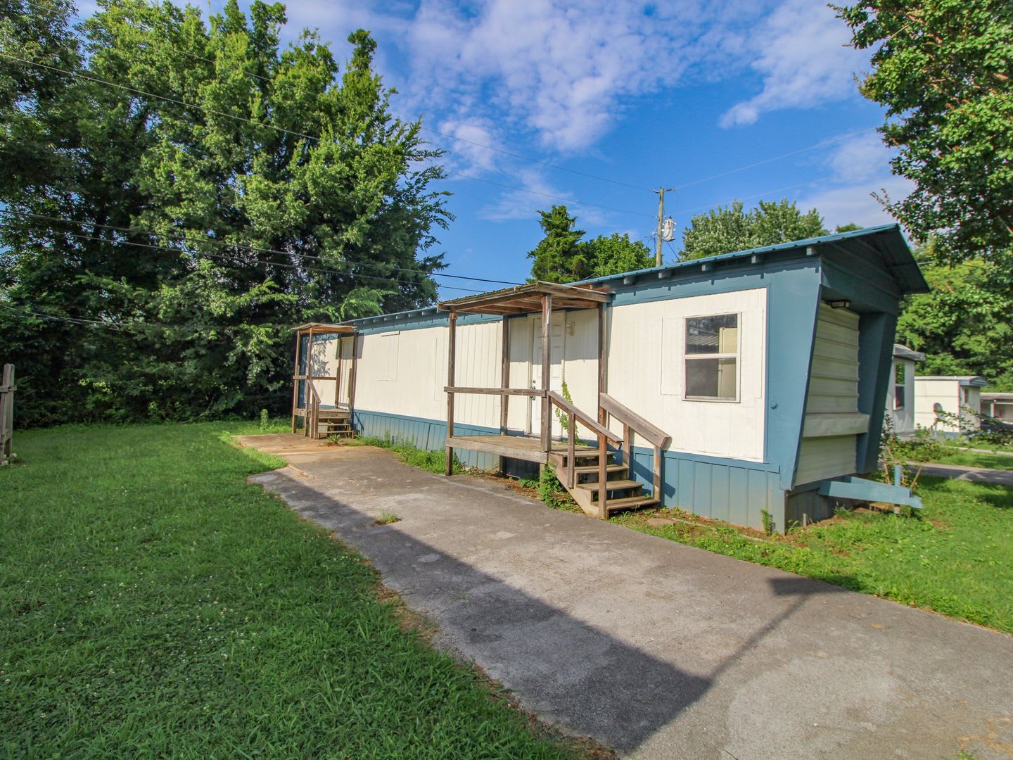 Convenient Fayetteville Location – Water &amp; Lawn Care Included! – photo 1 of 16